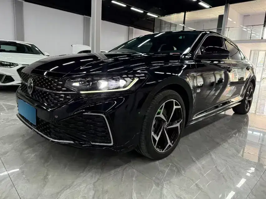 2024 Volkswagen Passat 2.0T 220HP L4 7DCT