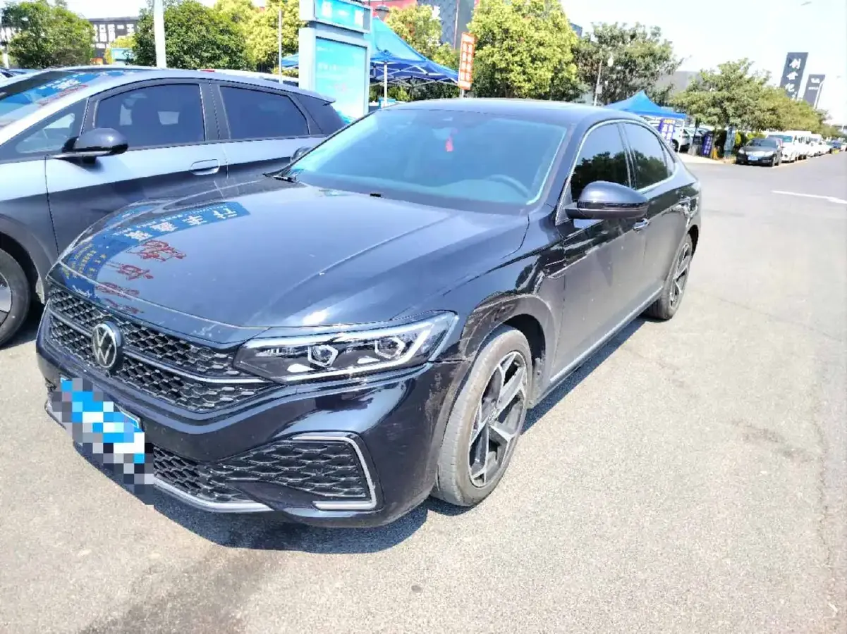 2023 Volkswagen Passat 2.0T 186HP L4 7DCT