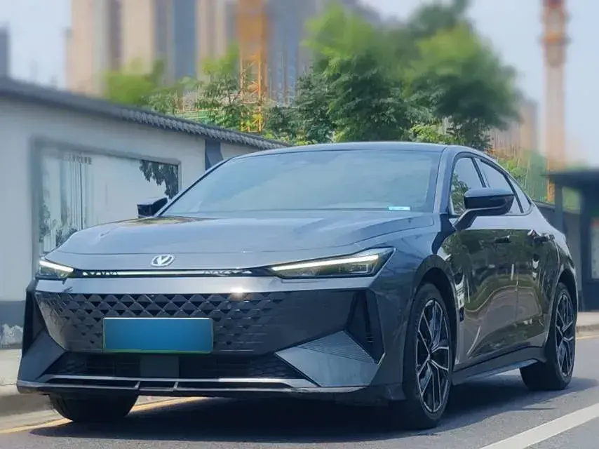 2024 ChangAn UNI-V iDD 1.5L 110HP L4 E-CVT PHEV 18.99KWH