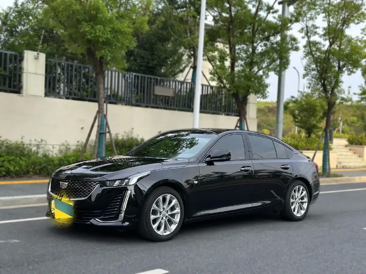2022 Cadillac CT5 2.0T 237HP L4 10AT
