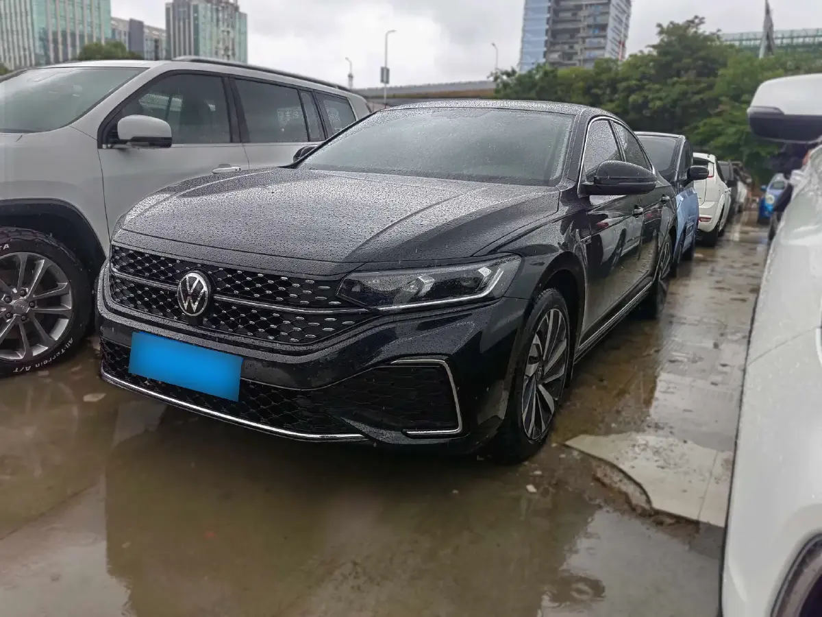 2023 Volkswagen Passat 2.0T 186HP L4 7DCT