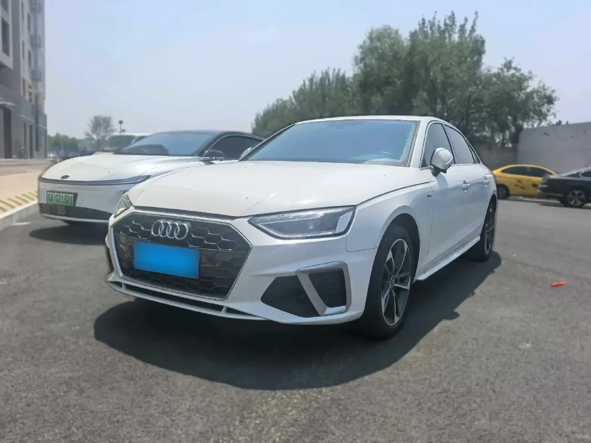 2022 Audi A4L 2.0T 190HP L4 7DCT