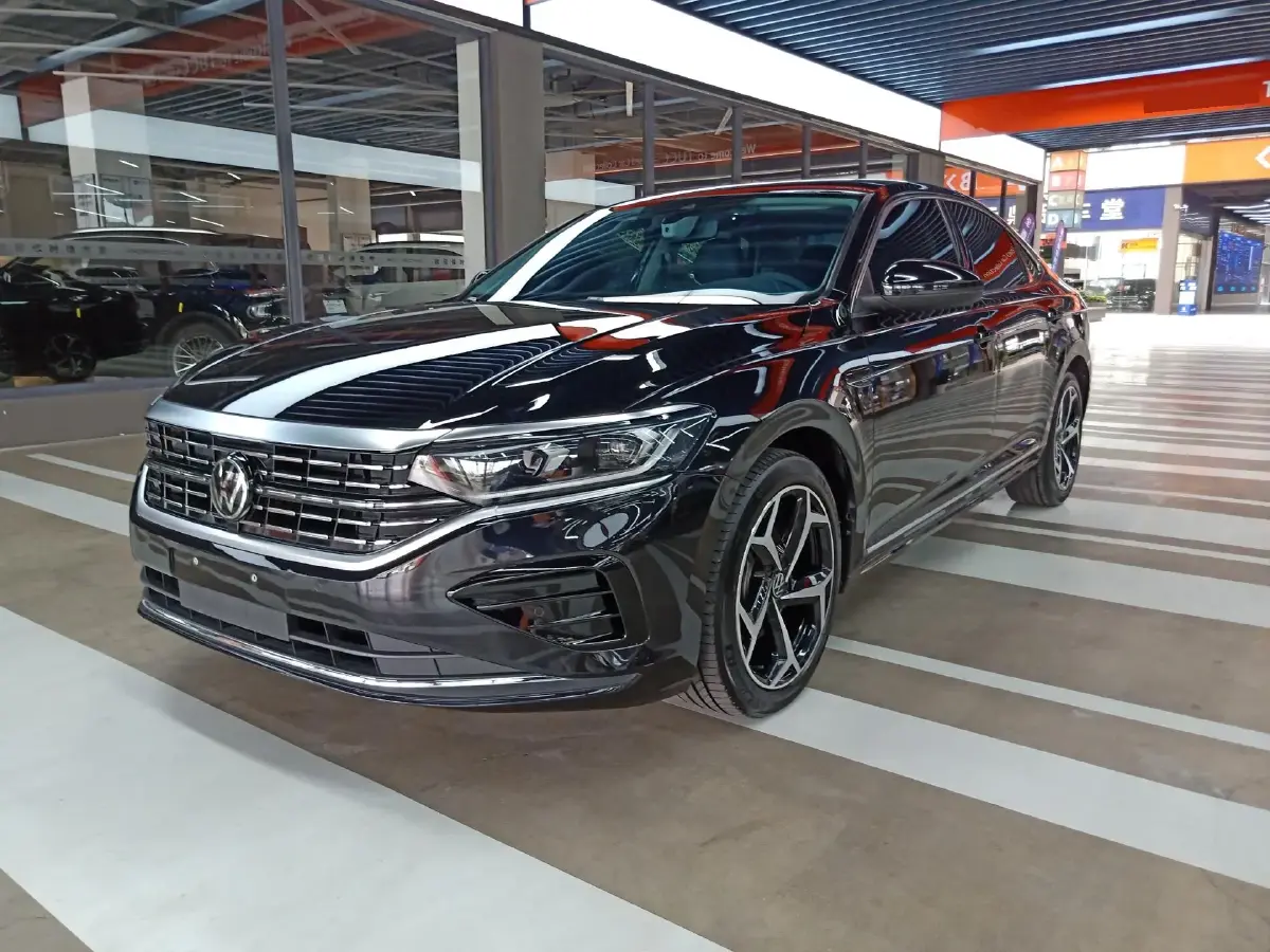 2022 Volkswagen Passat 2.0T 186HP L4 7DCT