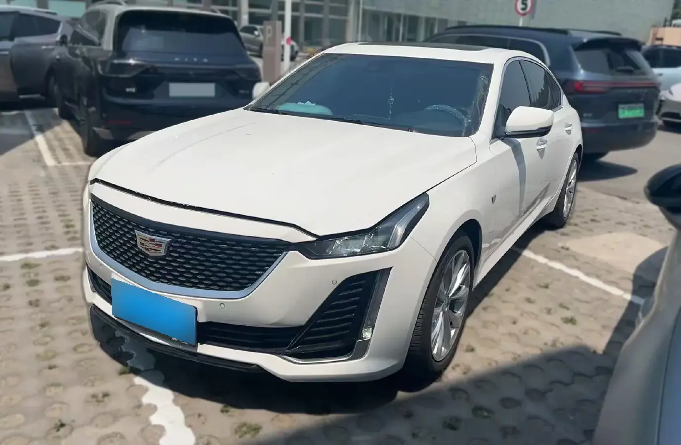 2022 Cadillac CT5 2.0T 237HP L4 10AT