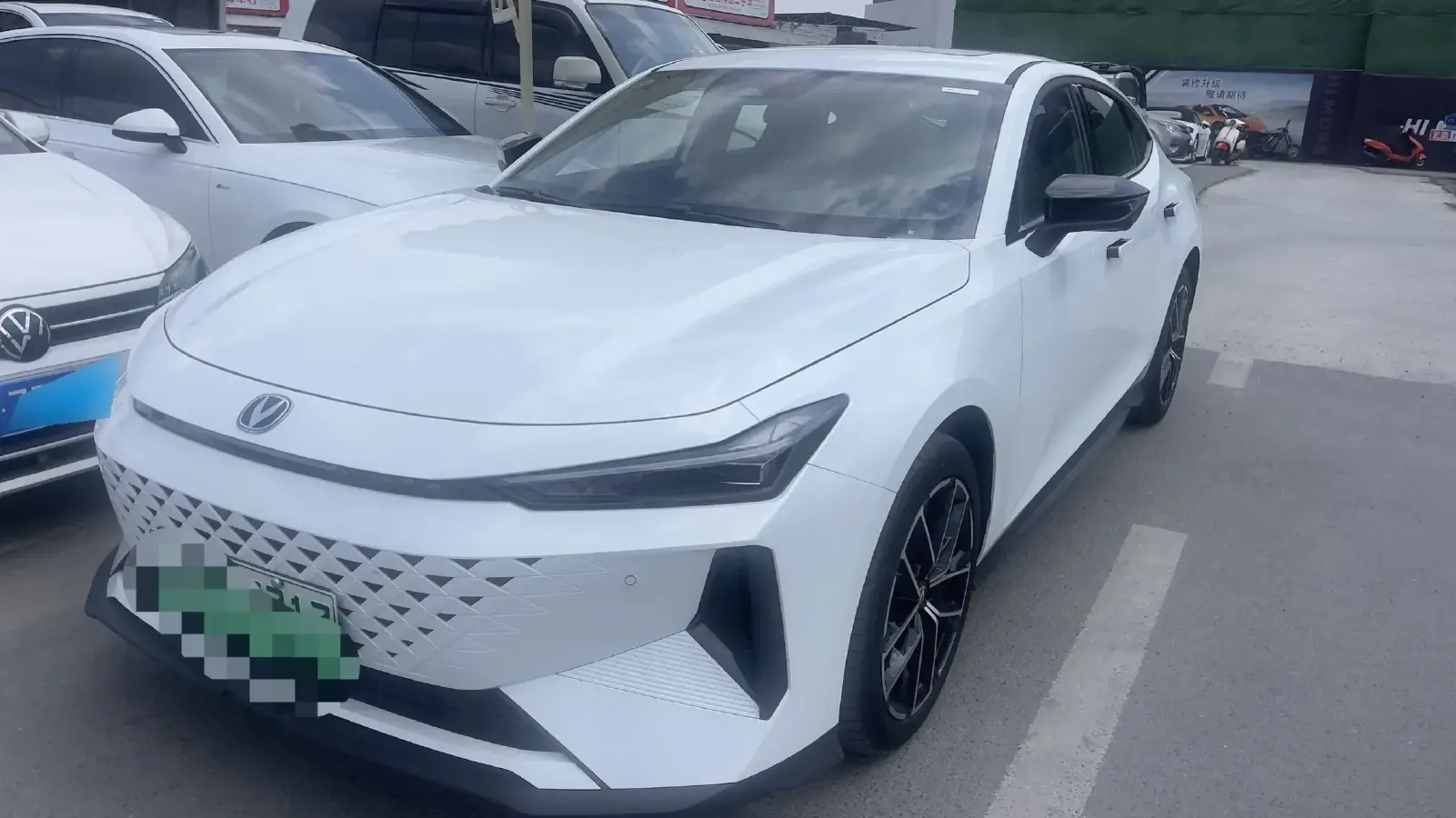 2024 ChangAn UNI-V iDD 1.5L 110HP L4 E-CVT PHEV 18.99KWH