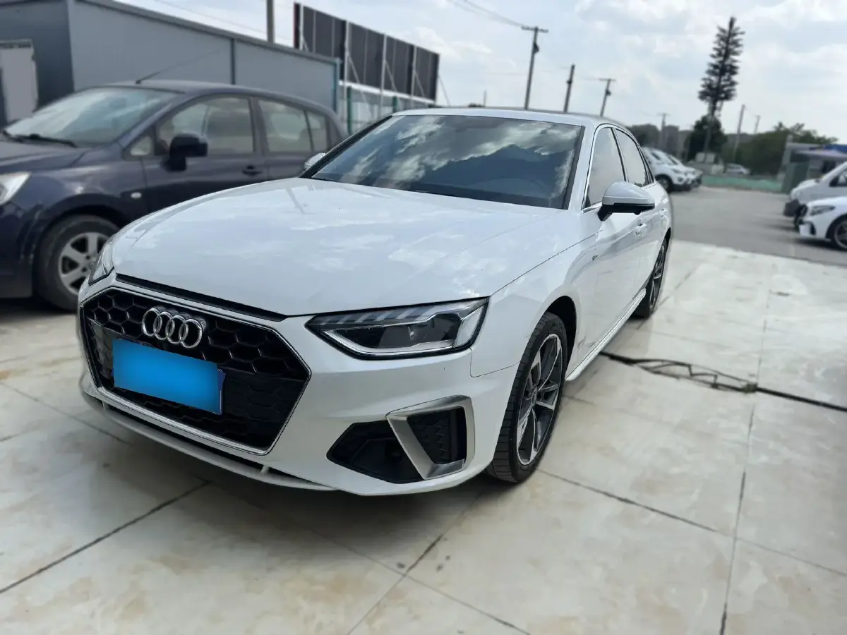 2023 Audi A4L 2.0T 190HP L4 7DCT