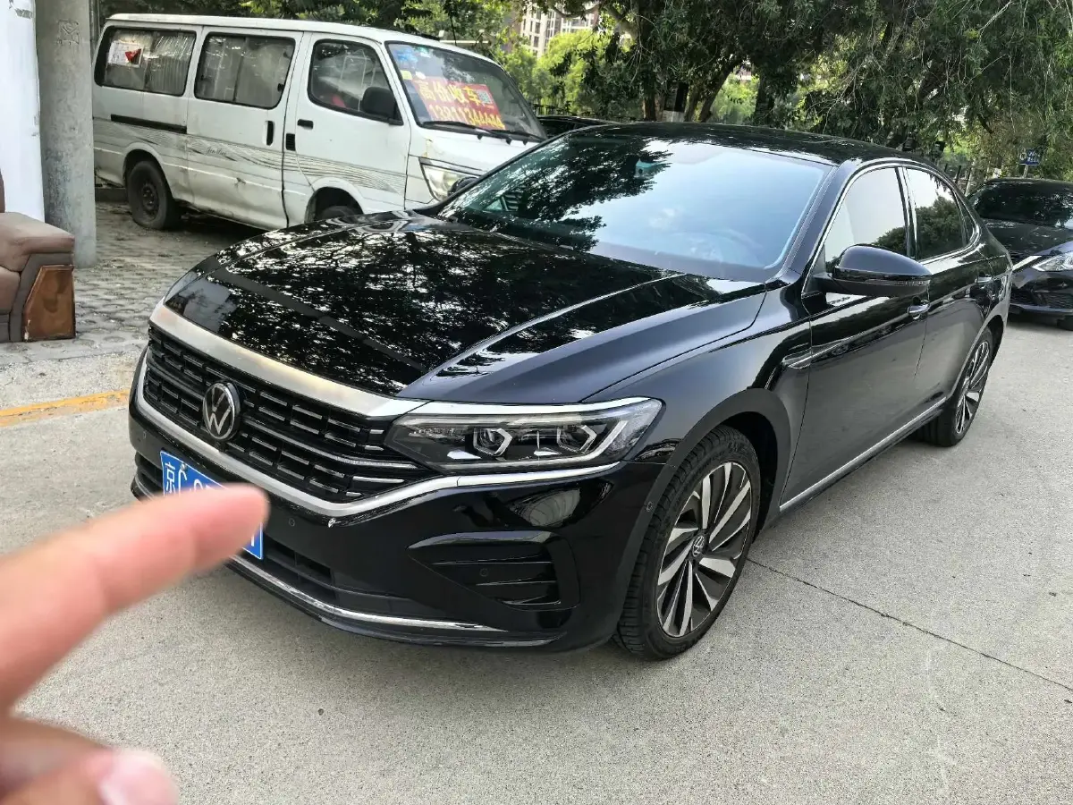 2023 Volkswagen Passat 2.0T 220HP L4 7DCT