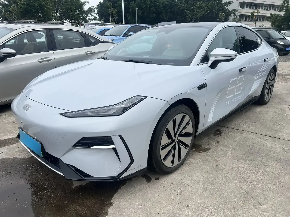 2024 Geely Galaxy E8 BEV 76KWH