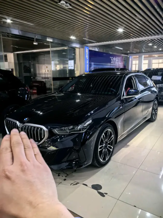 2024 BMW 5 Series 2.0T 258HP L4 8AT