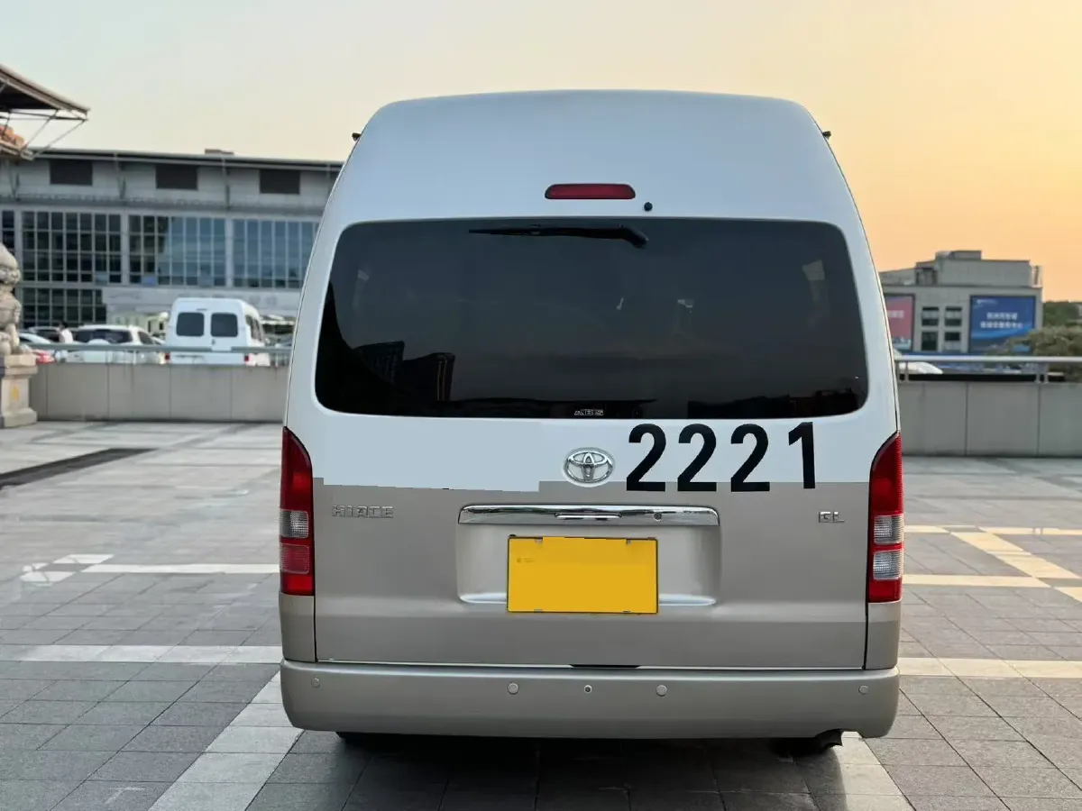 2011 Toyota Hiace 2.7L 154HP L4 4AT,autocango,china used car exporter,china ev exporter,chinese used car exporter,chinese used ev exporter