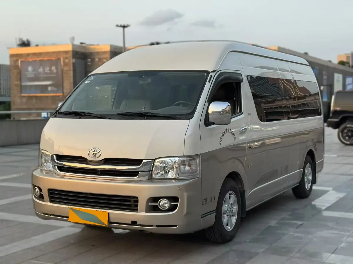 2011 Toyota Hiace 2.7L 154HP L4 4AT