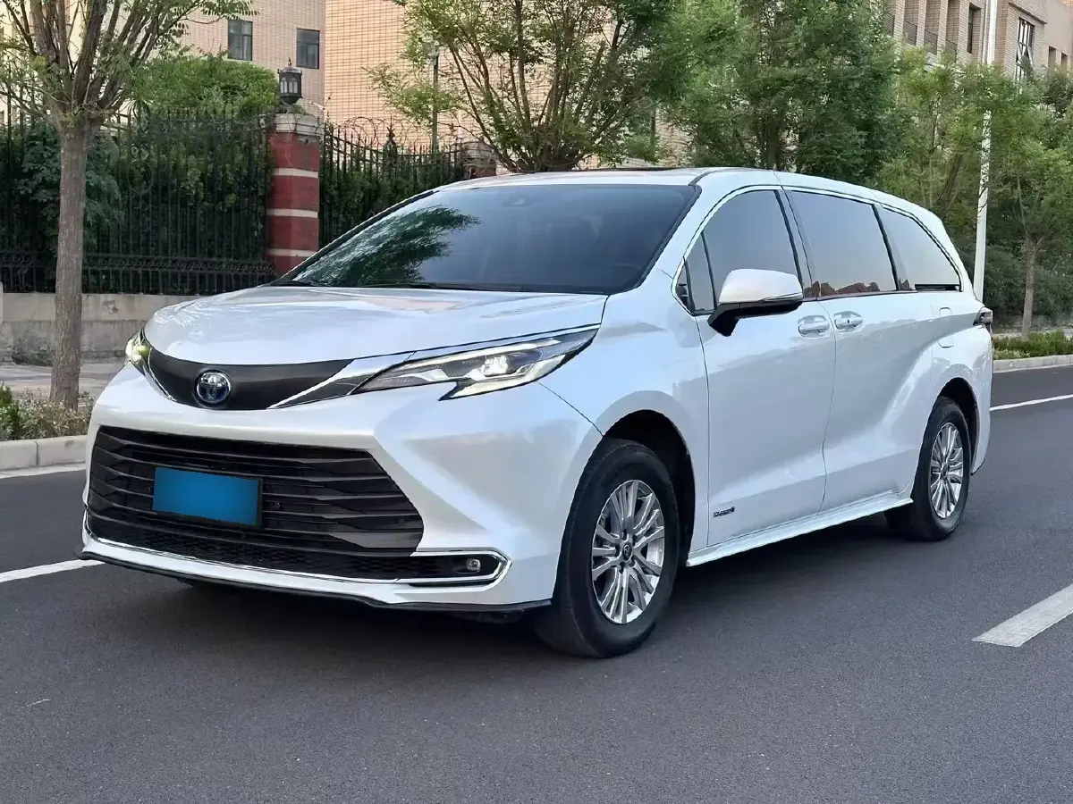 2021 Toyota Sienna 2.5L 192HP L4 E-CVT Hybrid