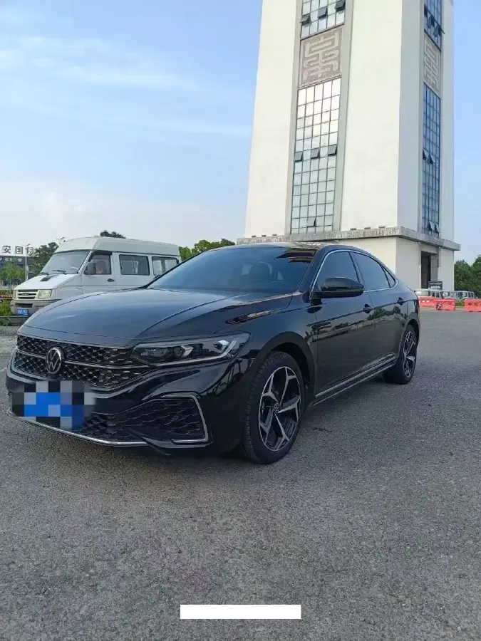 2023 Volkswagen Passat 2.0T 186HP L4 7DCT