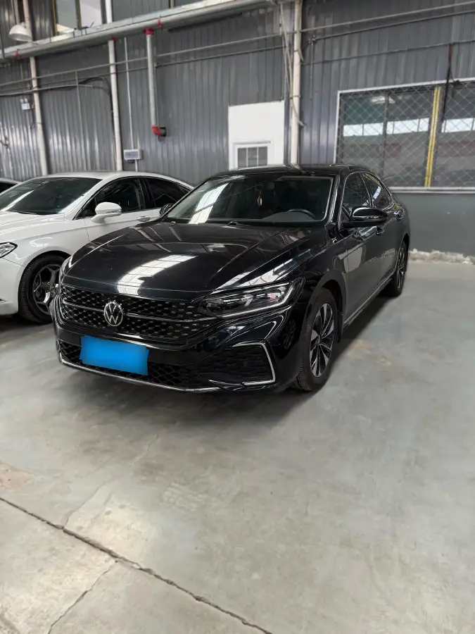 2023 Volkswagen Passat 2.0T 186HP L4 7DCT