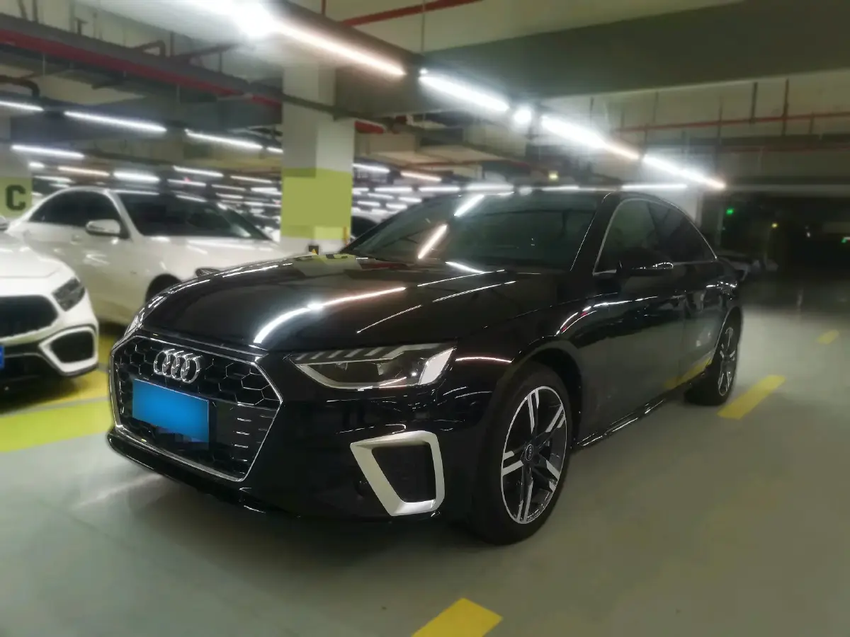 2022 Audi A4L 2.0T 190HP L4 7DCT