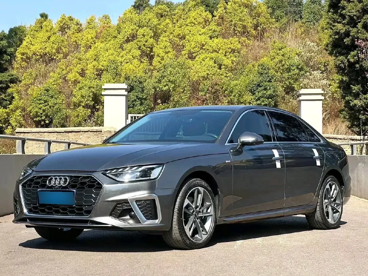 2022 Audi A4L 2.0T 190HP L4 7DCT