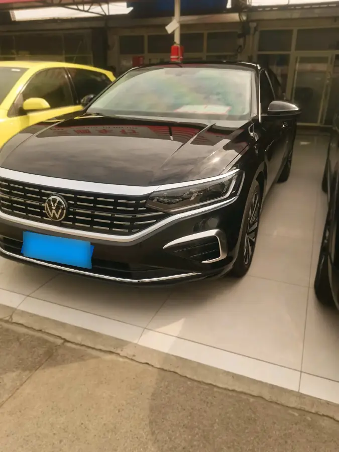2023 Volkswagen Passat 2.0T 186HP L4 7DCT