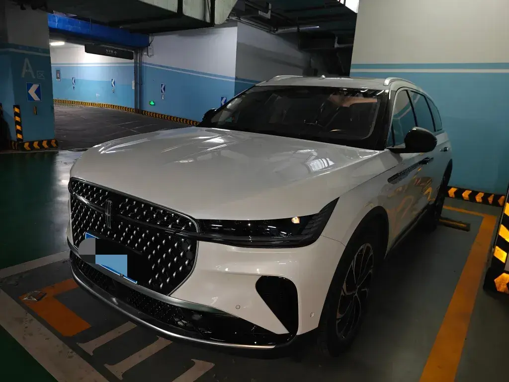 2023 Lincoln Nautilus 2.0T 261HP L4 8AT