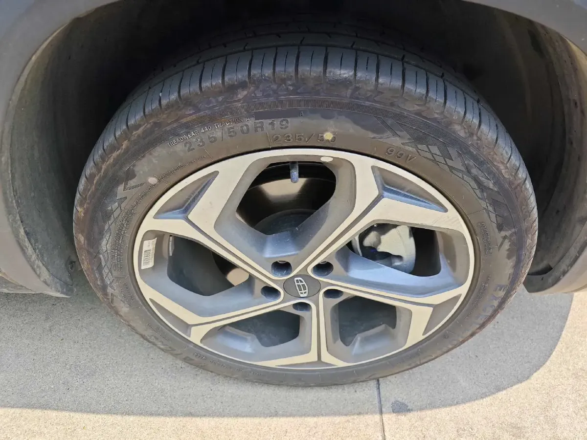 2024 Geely Monjaro 2.0T 218HP L4 7DCT,autocango,china used car exporter,china ev exporter,chinese used car exporter,chinese used ev exporter