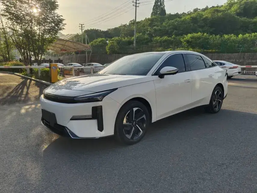 2023 Geely Galaxy L6 1.5T 163HP L4 3DHT PHEV