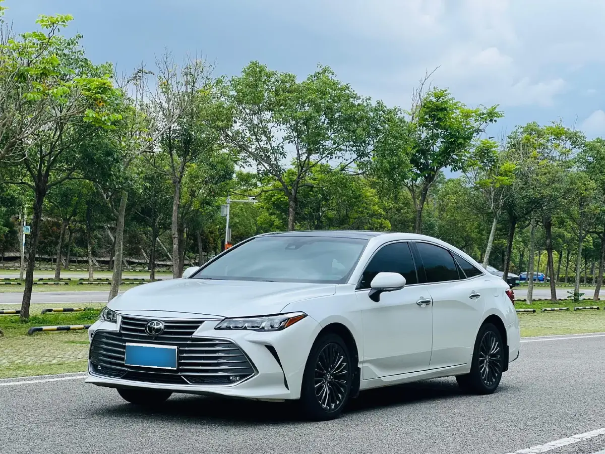 2019 Toyota Avalon 2.5L 209HP L4 8AT