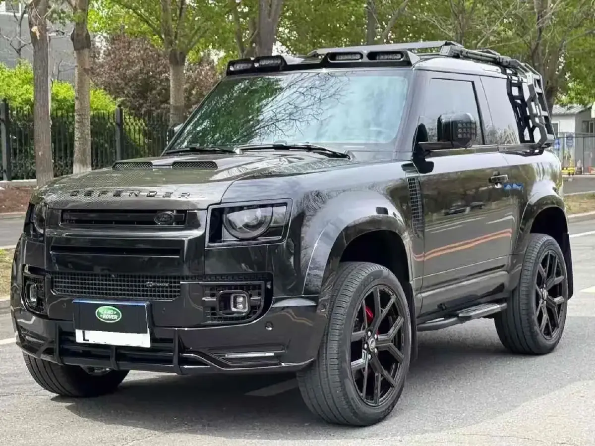2023 Land Rover Defender 2.0T 300HP L4 8AT