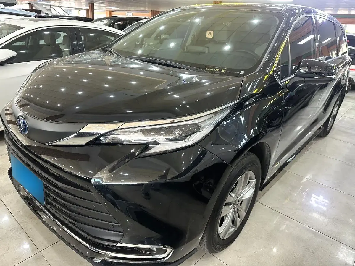 2023 Toyota Sienna 2.5L 189HP L4 E-CVT Hybrid