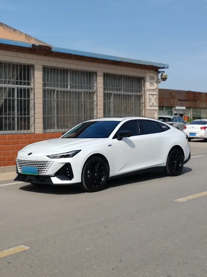 2023 ChangAn UNI-V iDD 1.5T 170HP L4 6TCT PHEV 18.4KWH