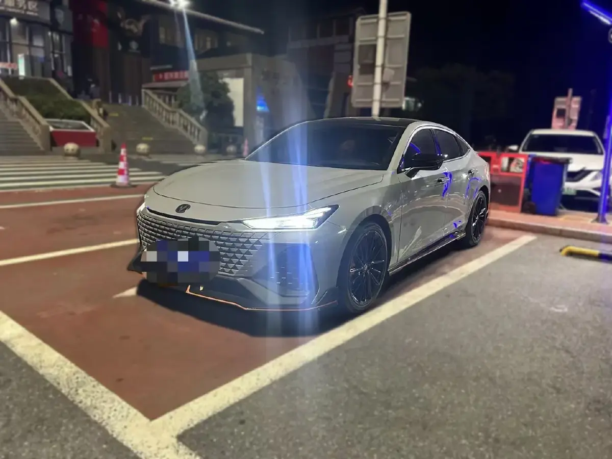 2022 ChangAn UNI-V 2.0T 233HP L4 8AT