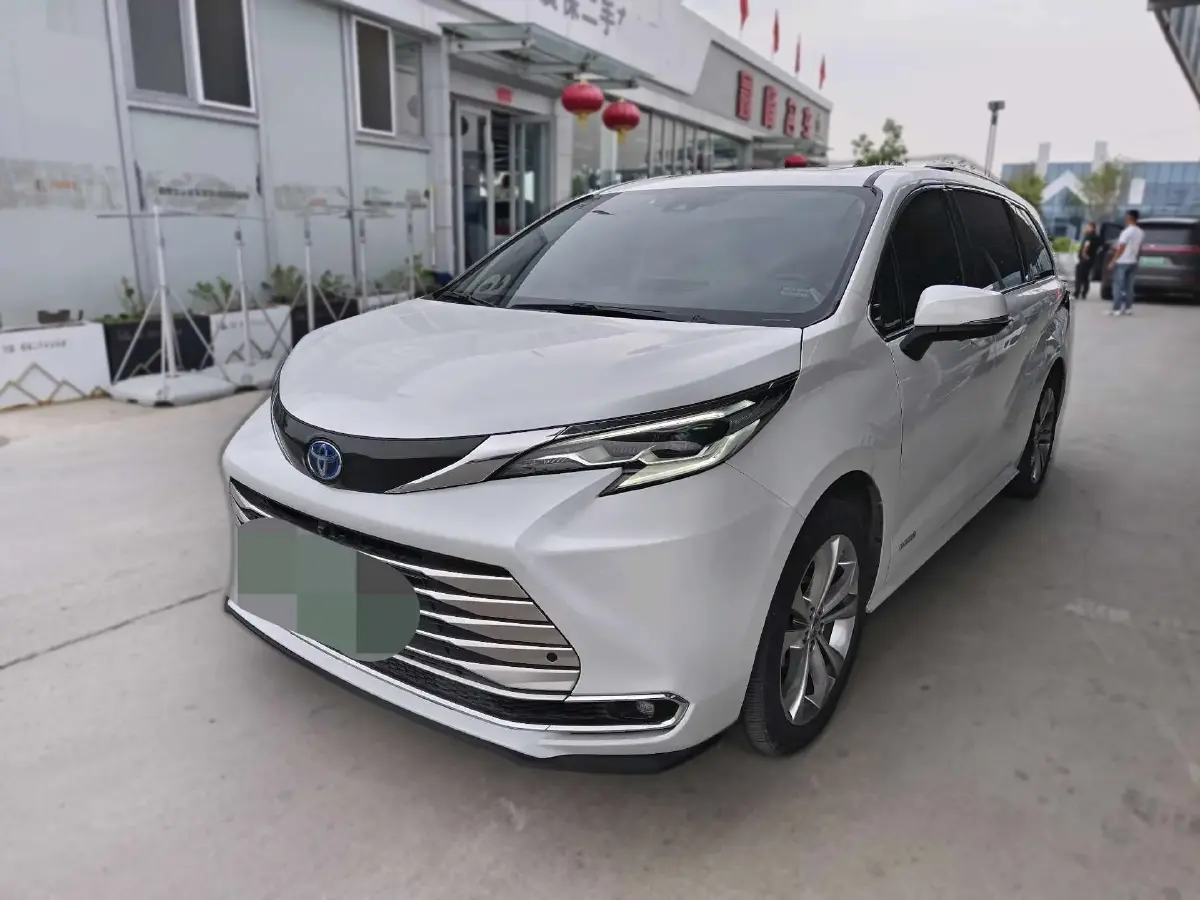 2023 Toyota Sienna 2.5L 189HP L4 E-CVT Hybrid