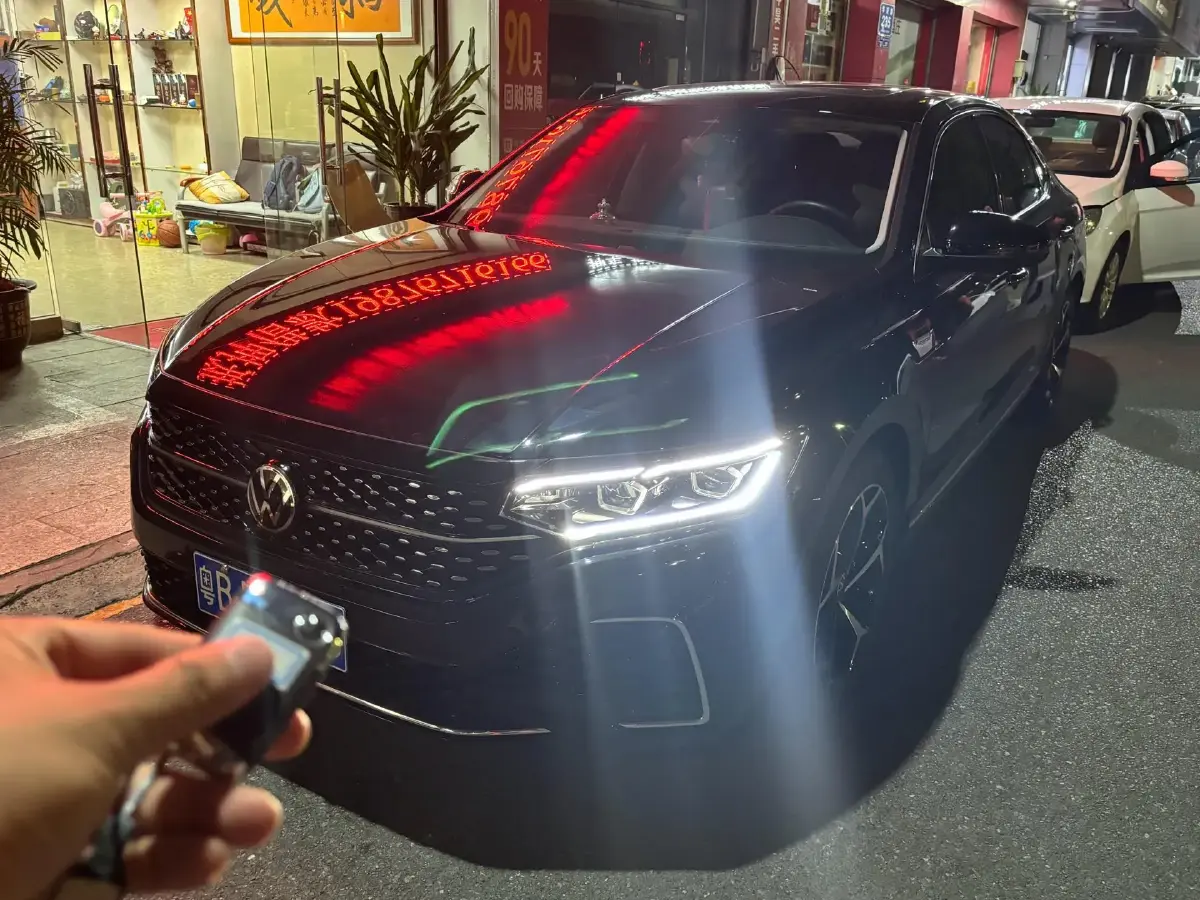 2024 Volkswagen Passat 2.0T 220HP L4 7DCT