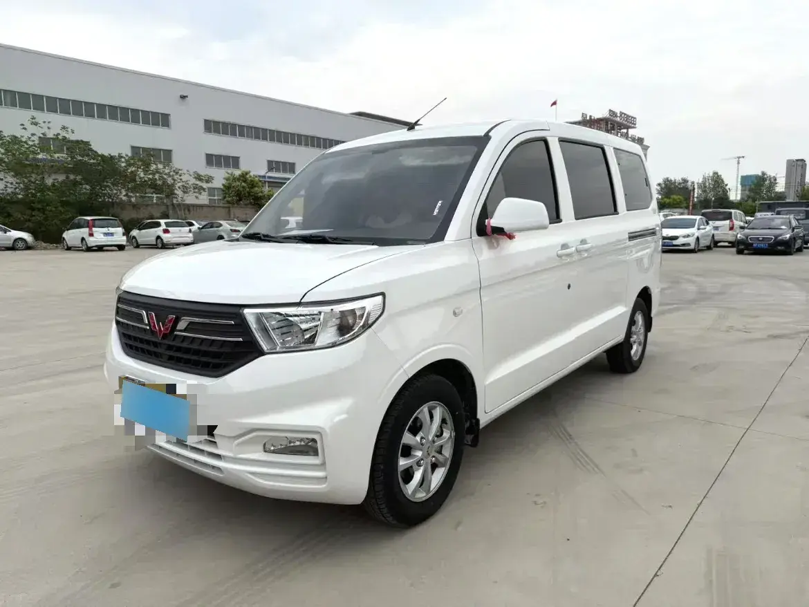 2022 WuLing HongGuang V 1.2L 76HP L4 5MT