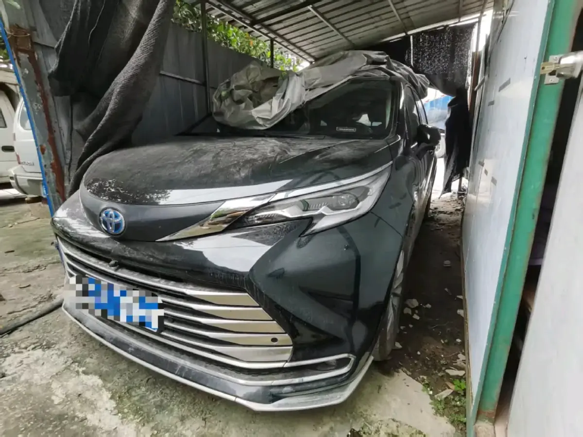 2023 Toyota Sienna 2.5L 189HP L4 E-CVT Hybrid