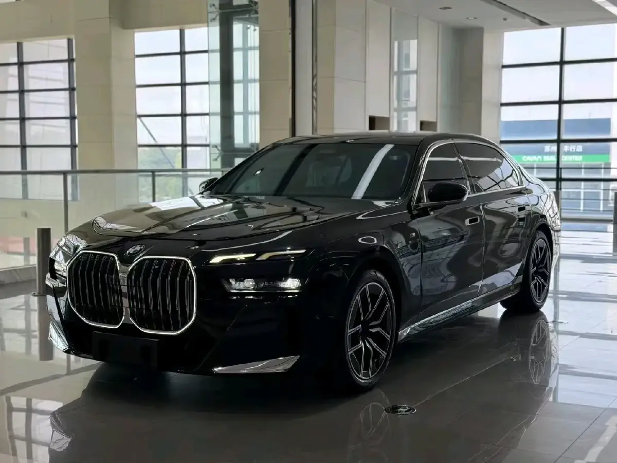 2023 BMW 7 Series 3.0T 272HP L6 8AT