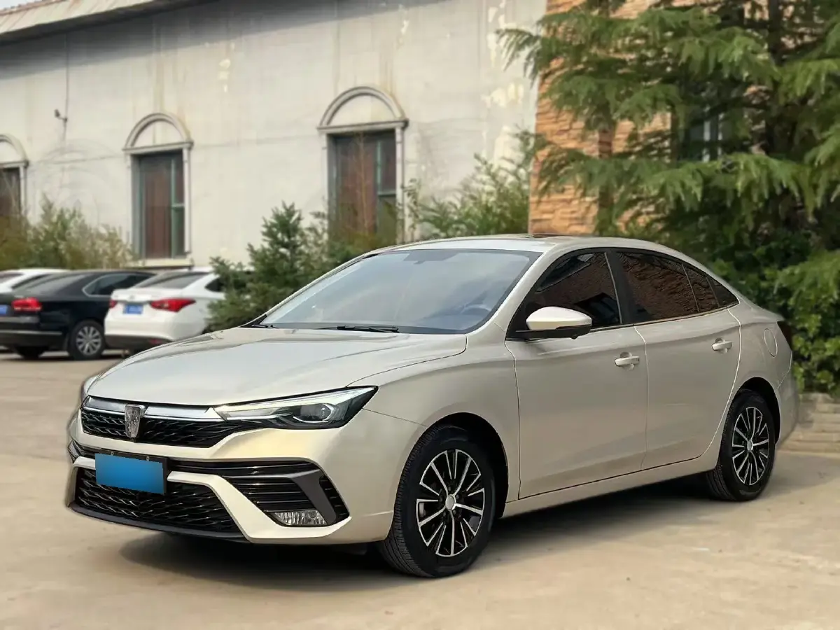 2021 Roewe i5 1.5L 120HP L4 CVT 2021 Roewe i5 1.5L 120HP L4 CVT