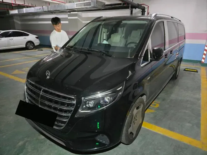 2024 Mercedes-Benz V Class 2.0T 231HP L4 9AT