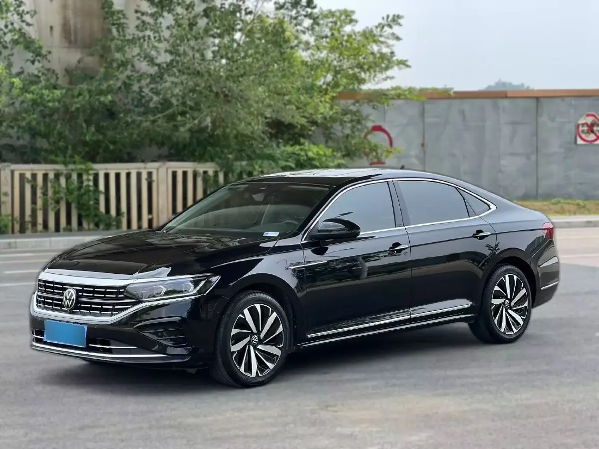 2023 Volkswagen Passat 2.0T 186HP L4 7DCT