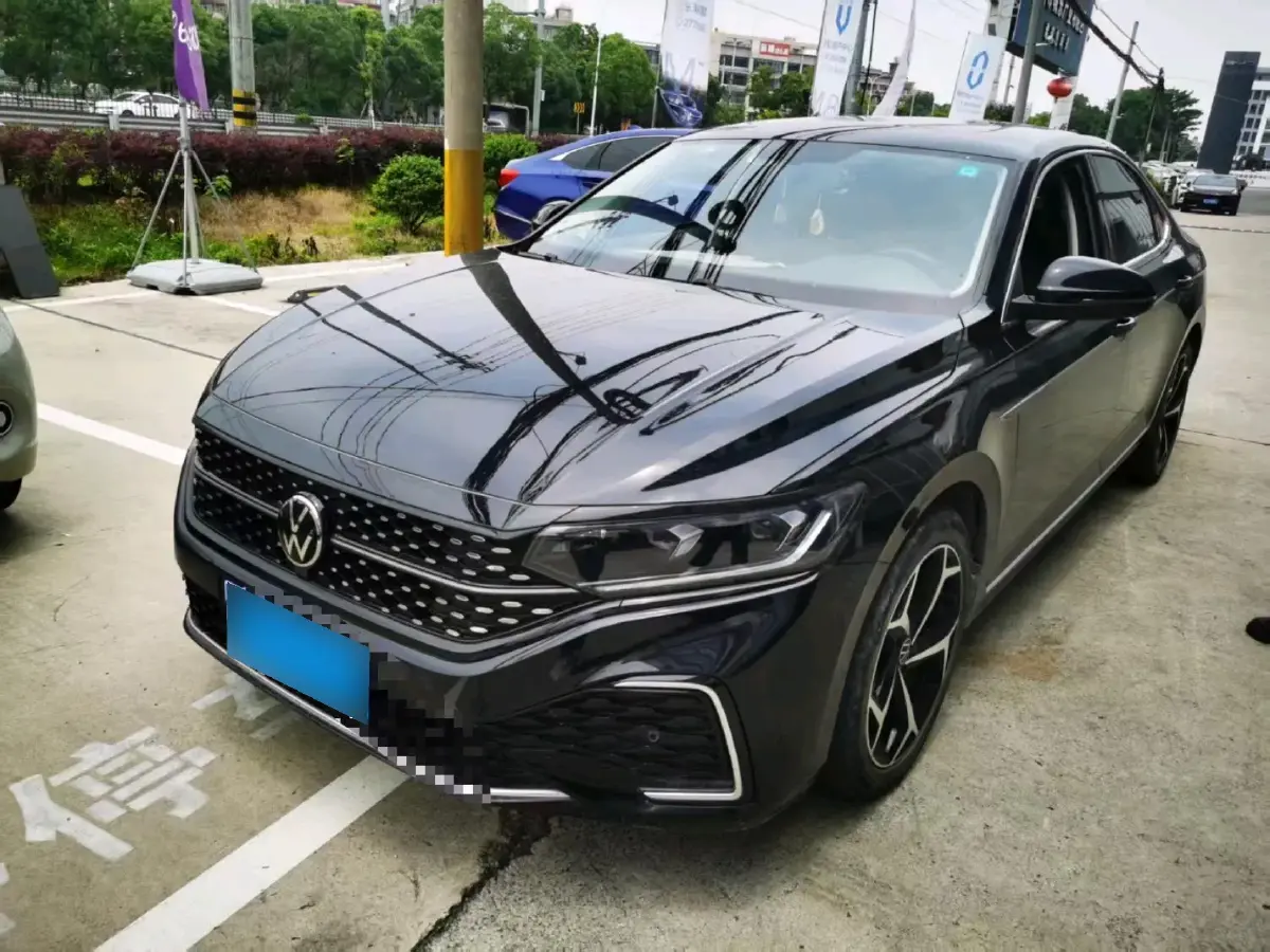 2023 Volkswagen Passat 2.0T 186HP L4 7DCT