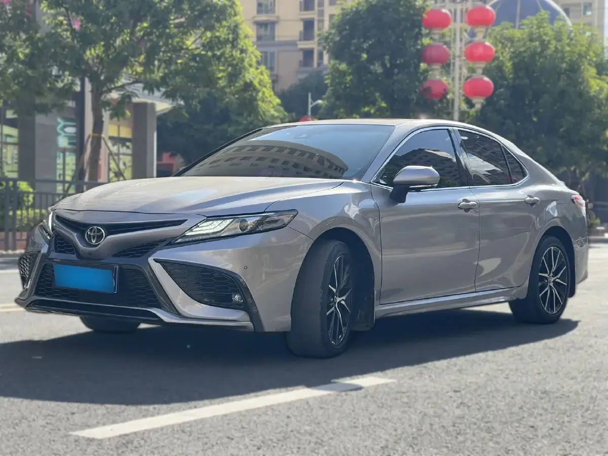 2021 Toyota Camry 2.5L 209HP L4 8AT