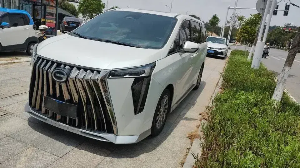 2023 GAC Trumpchi M8 2.0T 190HP L4 E-CVT Hybrid