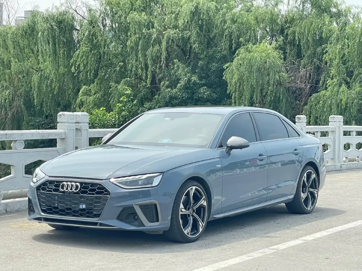2022 Audi A4L 2.0T 190HP L4 7DCT