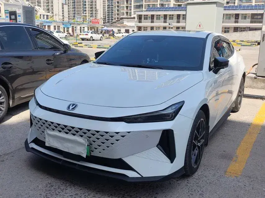 2024 ChangAn UNI-V iDD 1.5L 110HP L4 E-CVT PHEV 18.99KWH