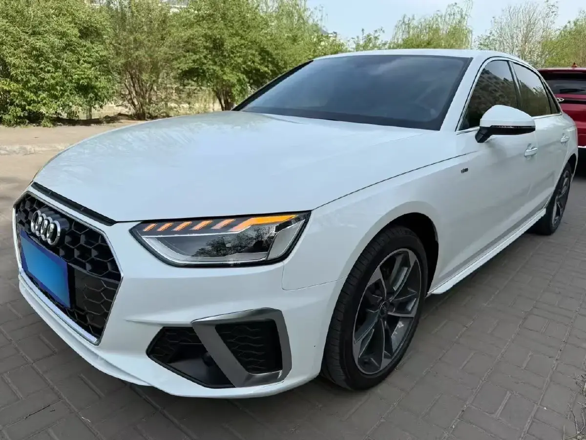 2022 Audi A4L 2.0T 190HP L4 7DCT