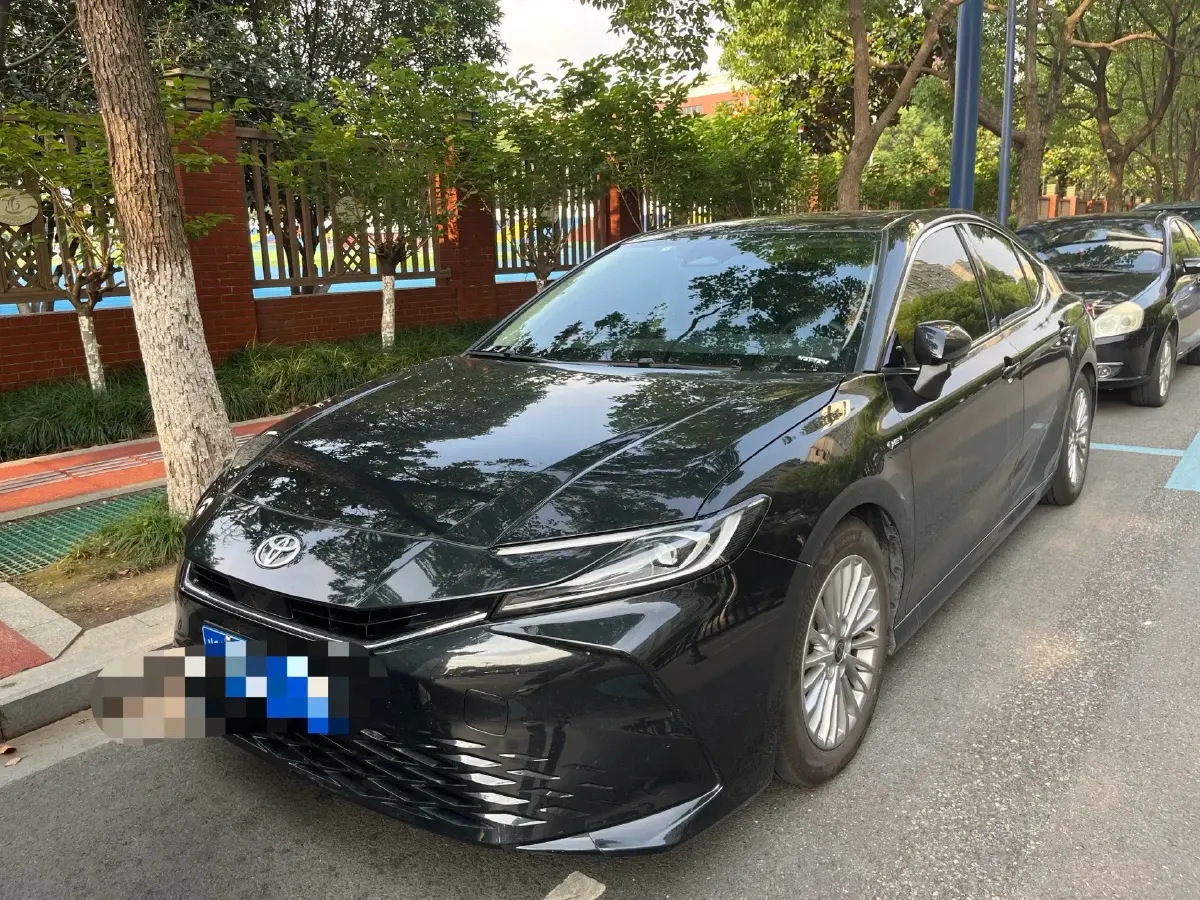2024 Toyota Camry 2.0L 152HP L4 E-CVT Hybrid