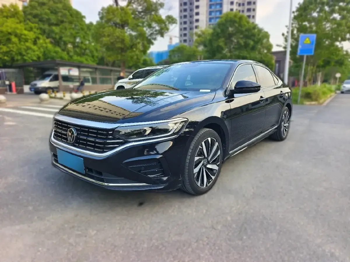 2023 Volkswagen Passat 2.0T 186HP L4 7DCT