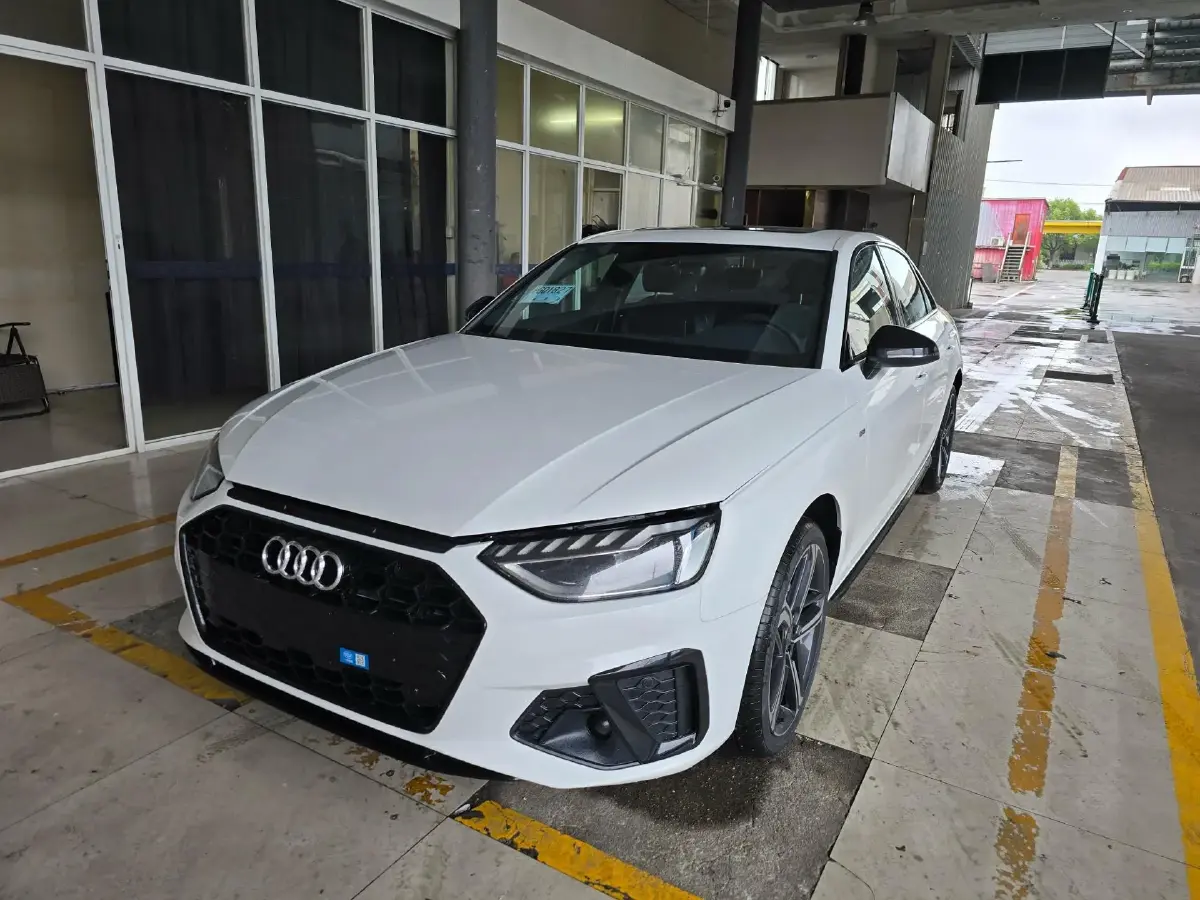 2024 Audi A4L 2.0T 190HP L4 7DCT