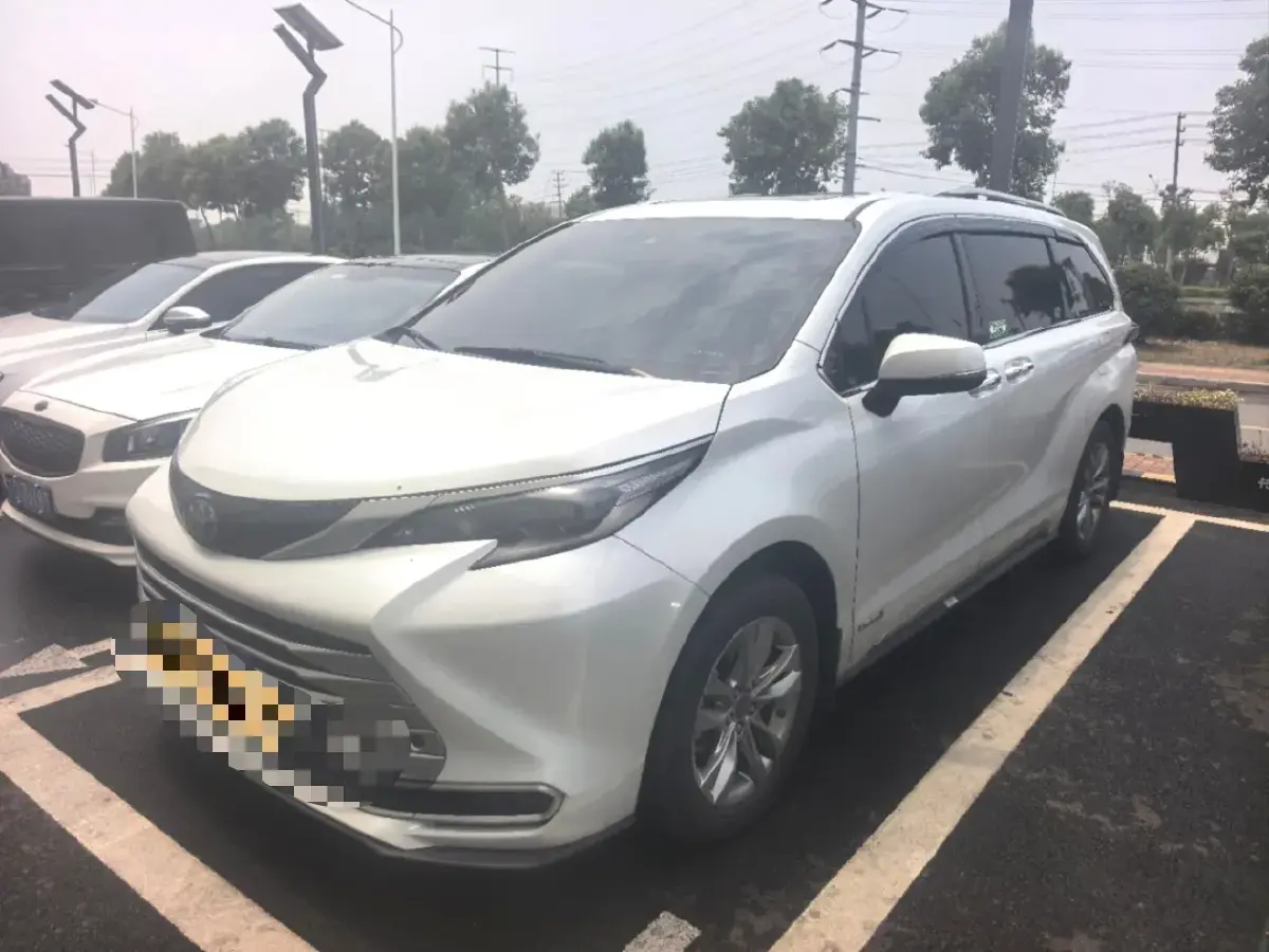 2021 Toyota Sienna 2.5L 192HP L4 E-CVT Hybrid