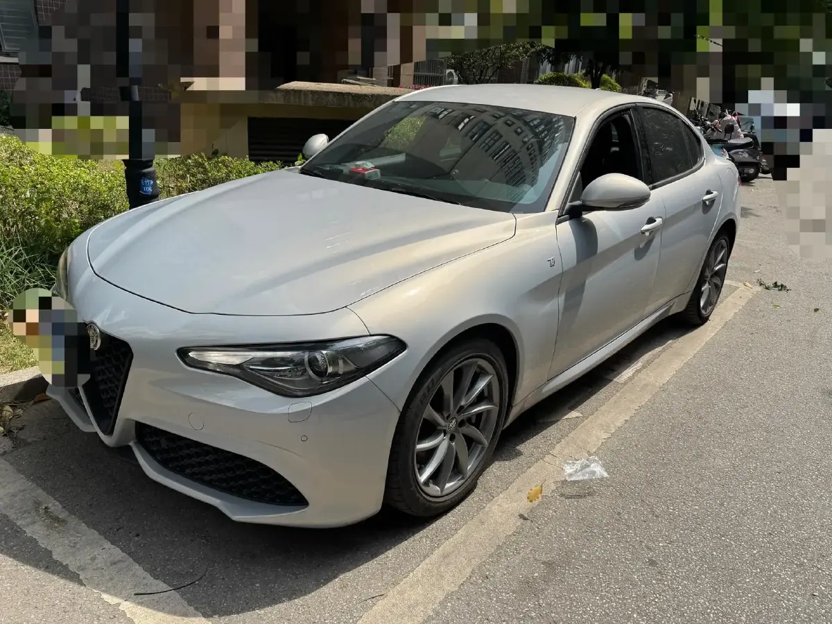 2022 Alfa Romeo Giulia 2.0T 280HP L4 8AT