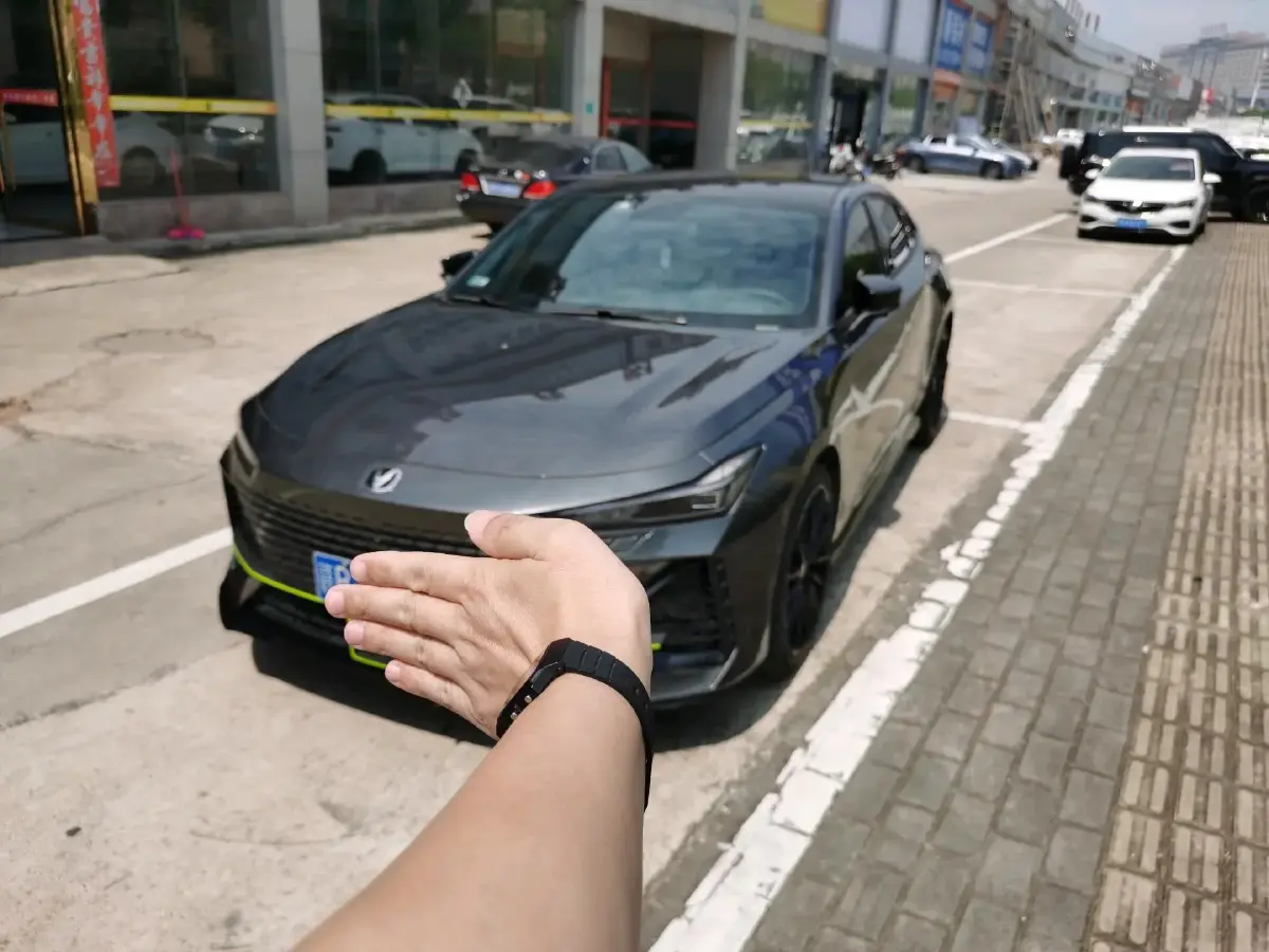 2022 ChangAn UNI-V 1.5T 188HP L4 7DCT