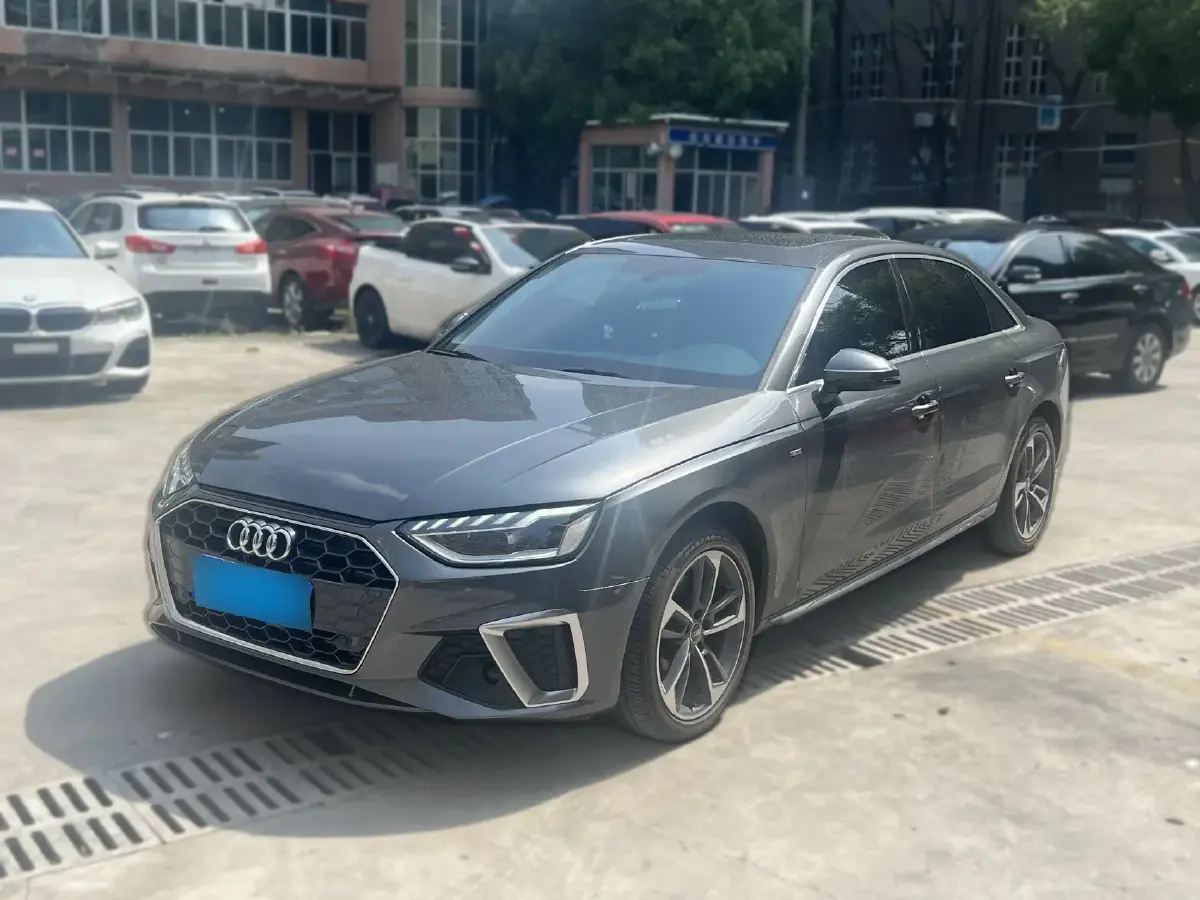 2023 Audi A4L 2.0T 190HP L4 7DCT